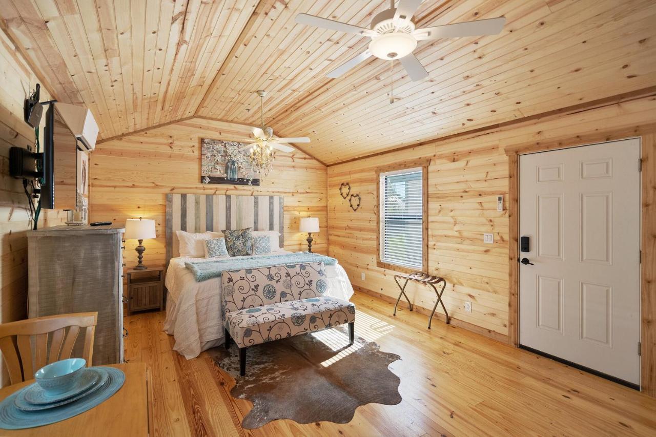 Charming Casita Right On Main St! Hotell Fredericksburg Exteriör bild