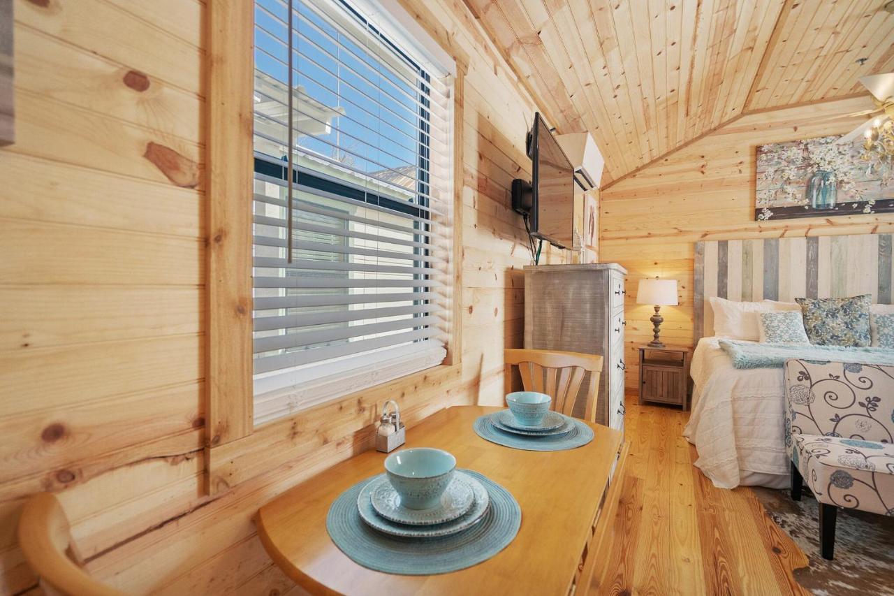 Charming Casita Right On Main St! Hotell Fredericksburg Exteriör bild